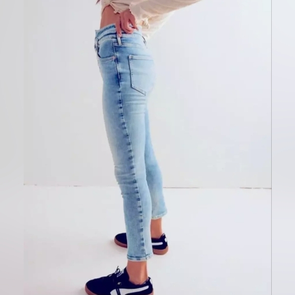 We The Free 'Skyline' High Rise Skinny Jean size25 Hayley Blue - Picture 3 of 12